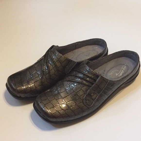 Easy Street - Picture 2 of 4